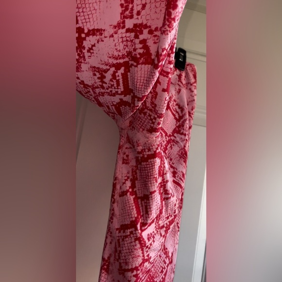 Never Worn Fabletics Define Powerhold Capri Leggings in Pink Persimmon Python - Picture 6 of 11